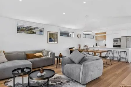 Mountain View Villa-close to shops-10min to CBD - Image 1