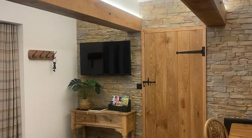 Tawny Lodge, Evesham Nr Cotswolds - Image 1