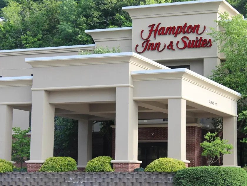 HAMPTON INN & SUITES HAZARD, KY - Image 1