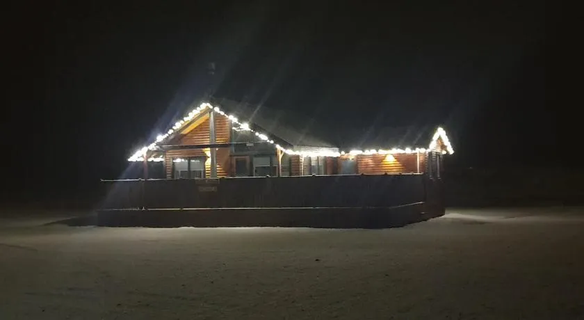 Black Beach Cottage - Image 1