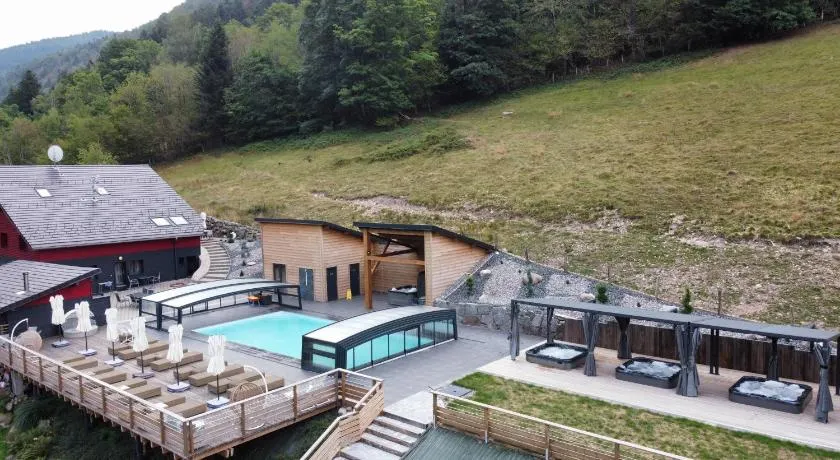 La Ferme de Rochesson, Jacuzzis & Piscine commune - Image 1