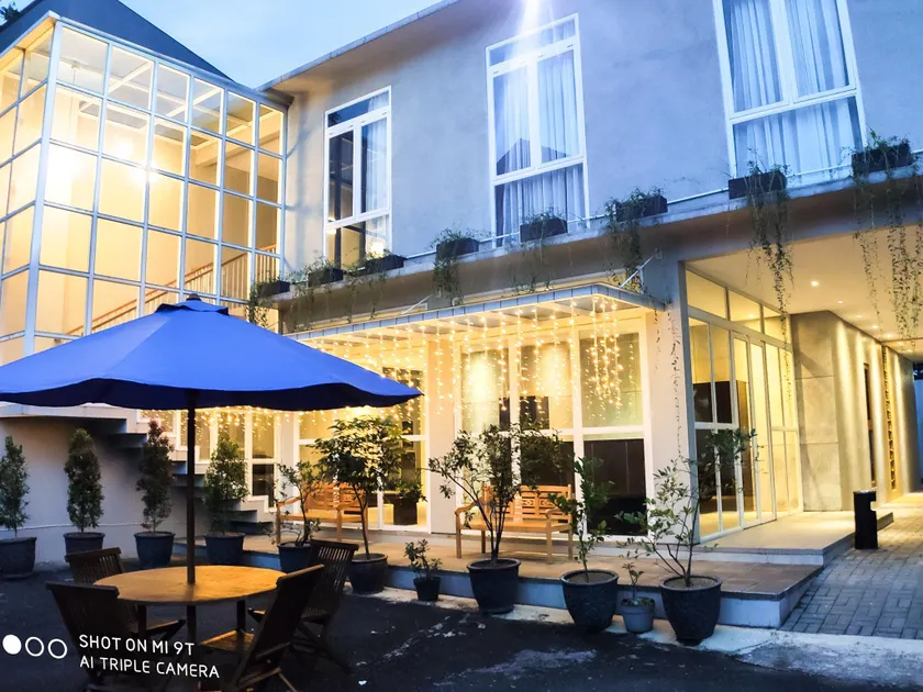 ZOE Guest House - Image 1