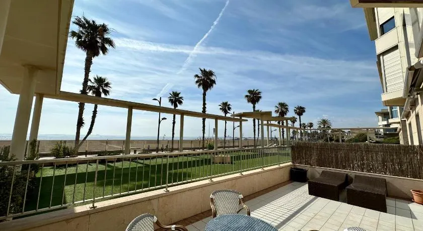 Reinapart Patacona Beachfront Seaview - Image 1