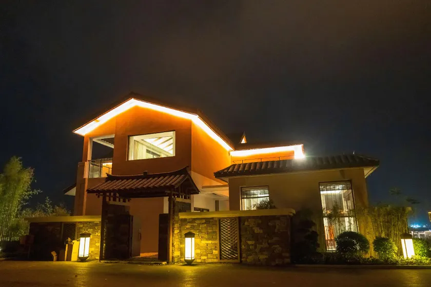 Luoyue Mountain Villa - Image 1