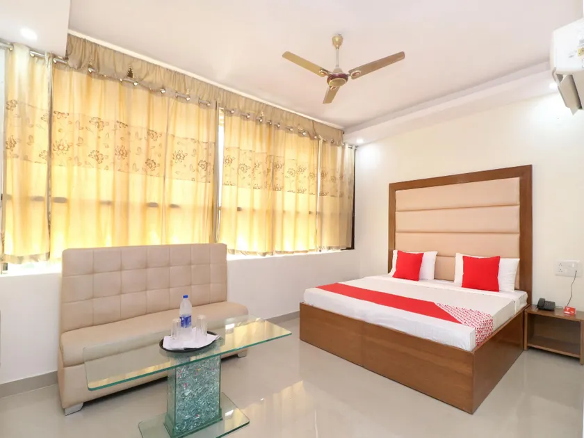 OYO 16462 Hotel Fb - Image 1