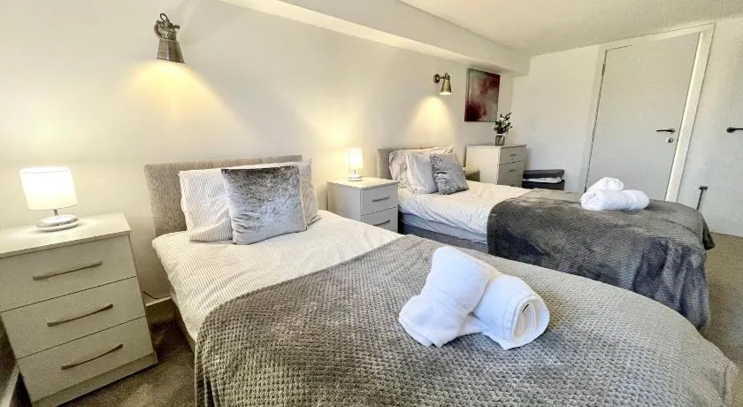 Fantastic convenient 2 Bedroom 2 bathroom Perfect for Stansted Airport, 3 minute walk to Bishops Stortford Train Station! - Image 1