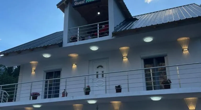 Ardiani Guesthouse - Image 1