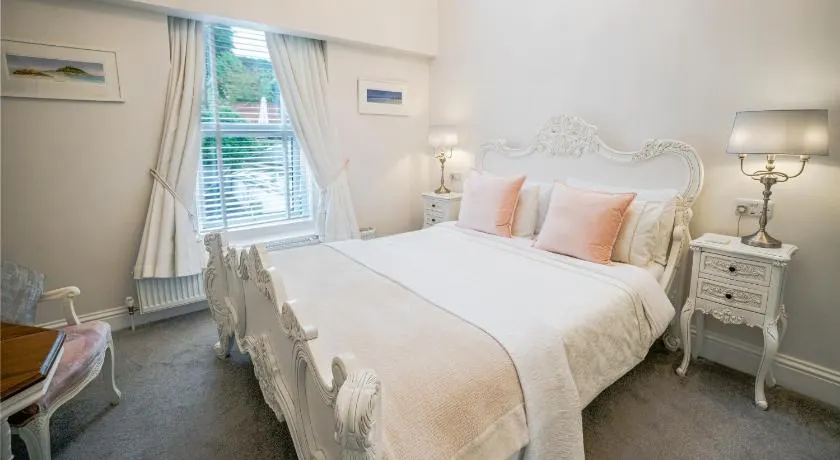 Trefoil Guest House - Image 1