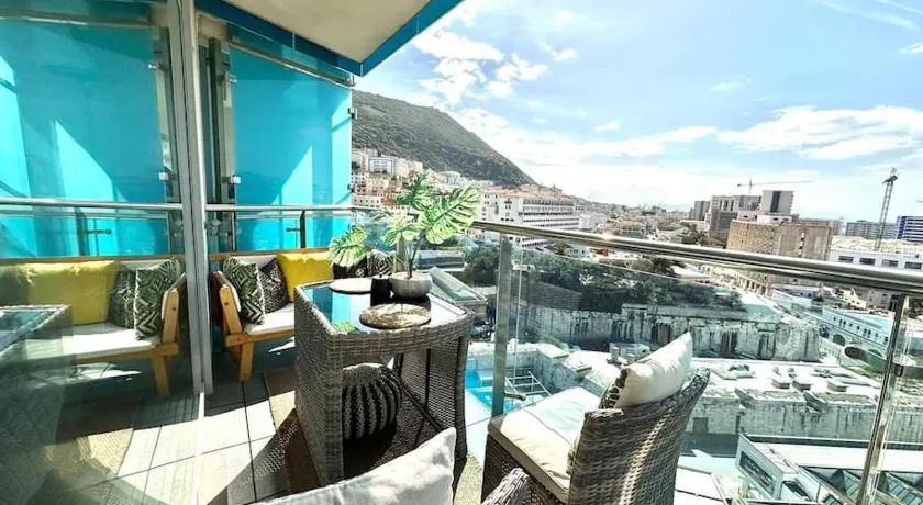 Bright Ocean Village Apartment - Image 1