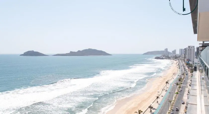 Hermosa Vista al Mar, Condominio de Lujo! - Image 1