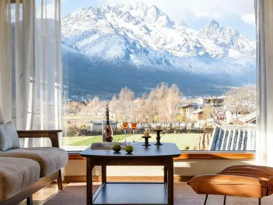 Baisha Pine Retreat · Private Villa with Snow Mountain & Golden Peak View - Image 1