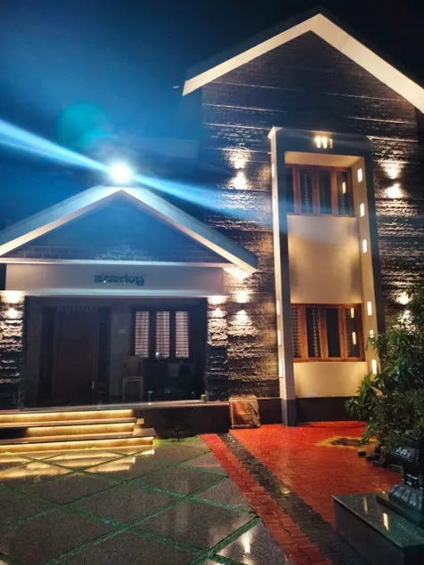 Sadachandra Home Stay - Image 1