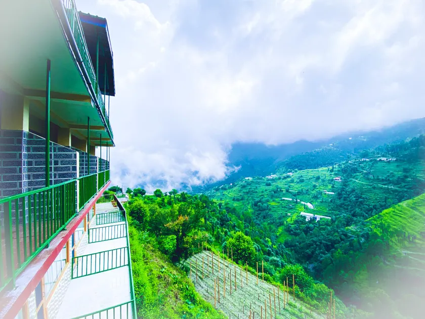 pristine mountain lodge - Image 1