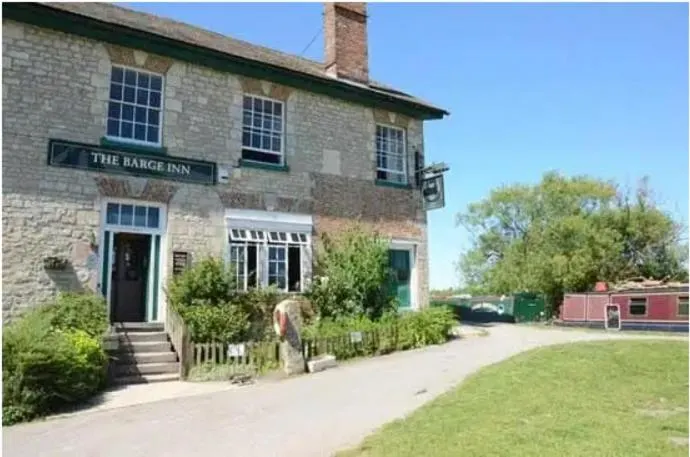 The Barge Inn, Honeystreet - Image 1