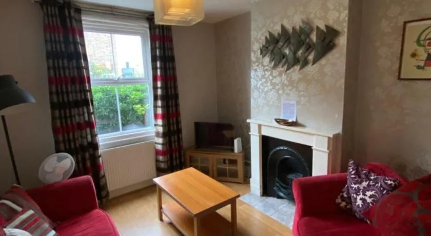 Nice 3 Bedroom House Ealing - Image 1
