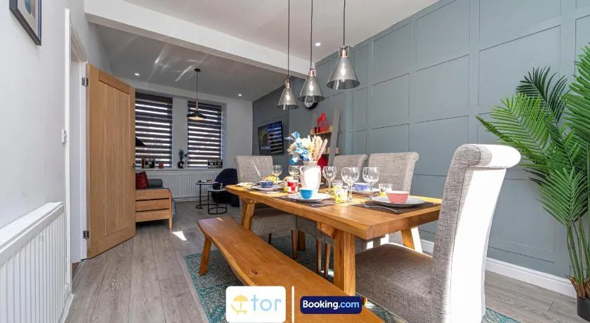 Explore Welsh Wonders, 3 Bedroom House By The One Retreats Short Lets & Serviced Accommodation Treharris - Image 1
