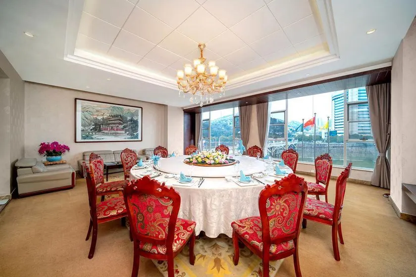 Dongfeng Hotel - Image 1