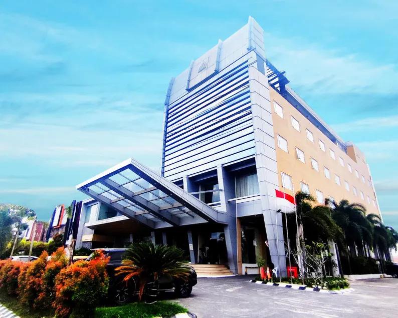 Royal Asnof Hotel Pekanbaru - Image 1