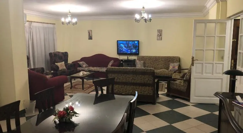 Un confortable appartement de trois chambres à coucher à Degla, Maadi, Le Caire, Egypte. - Image 1