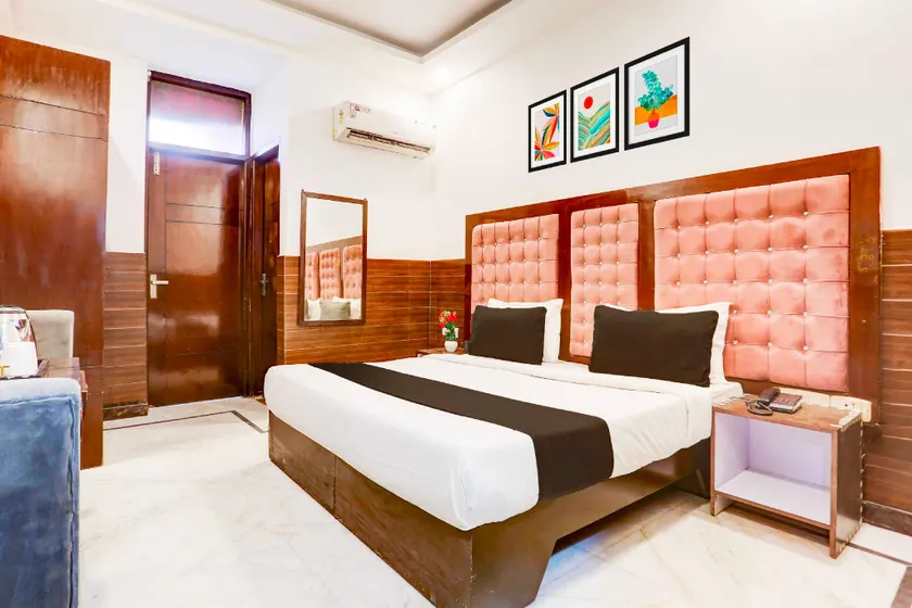 Collection O Aerocity Near Mahipalpur - Image 1
