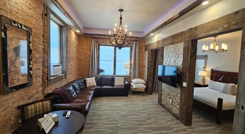 Eaglescape Suites and Event Center - Image 1