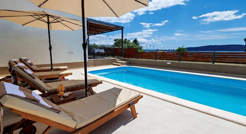 Elegant Holiday House 3D by the Sea with pool and included breakfast - Image 1
