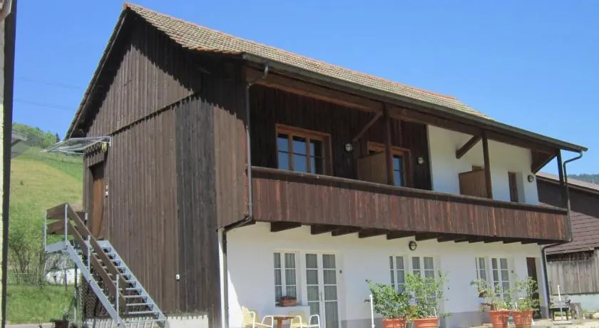 Miramont Horse Trekking Hostel - Image 1