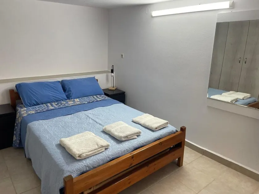 Gorgeous White Marsis Apartment in Paros - Image 1