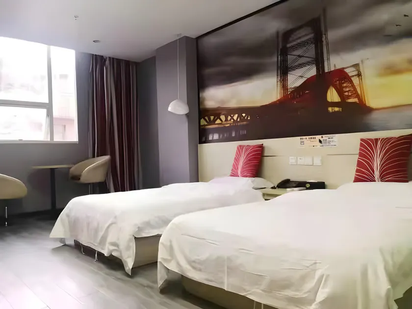 Thank Hotel Guizhou Longli County Lanban Street Pedestrian Street - Image 1
