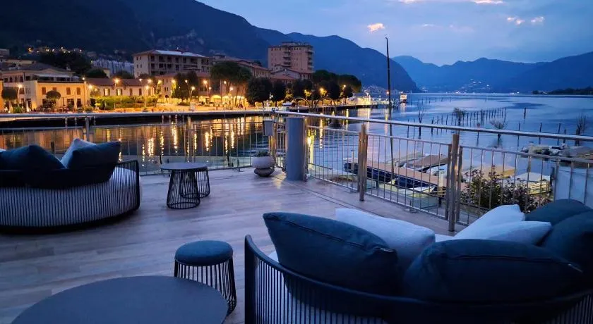 LKL Lakeside Lodging - Image 1