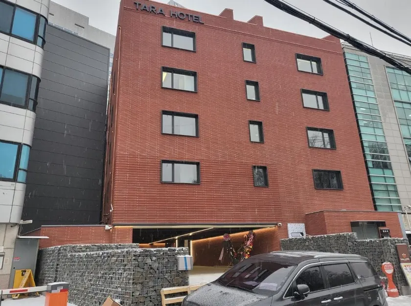 TARA HOTEL - Image 1