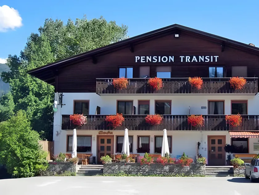 B&B Transit Rooms - Your Stopover, Free Parking - Image 1