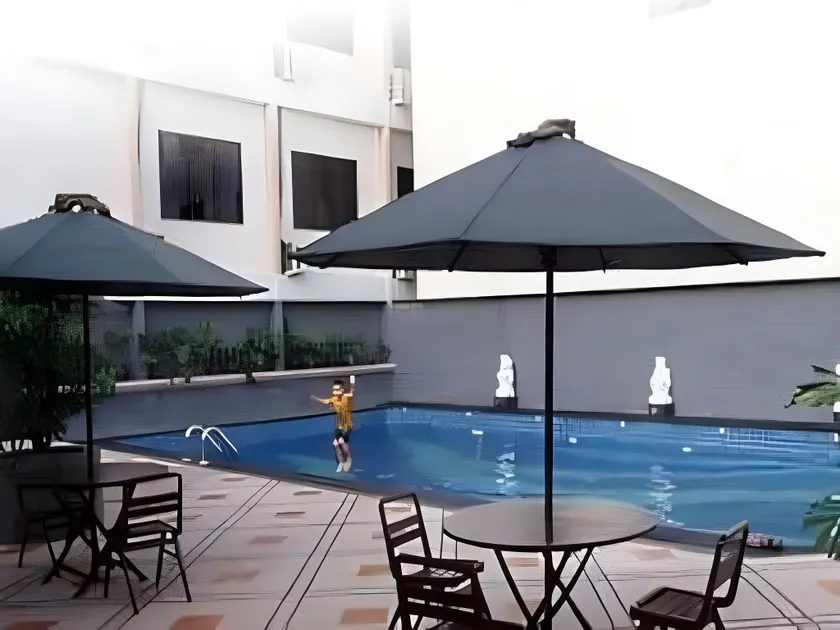 Amans Hotel - Image 1