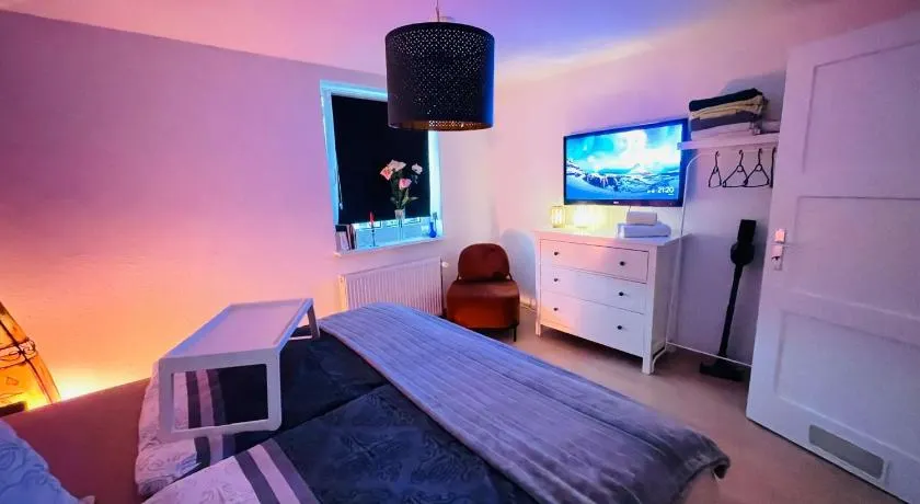 TOP 2 ROOM APPARTEMENT l CITY CENTER l 24H SELF CHECK IN l 2 SMART TV l REGENDUSCHE l FREE PARKING - Image 1