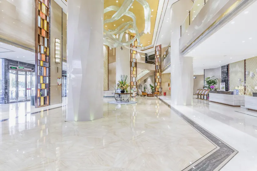 SUNHOLA International Hotel - Image 1