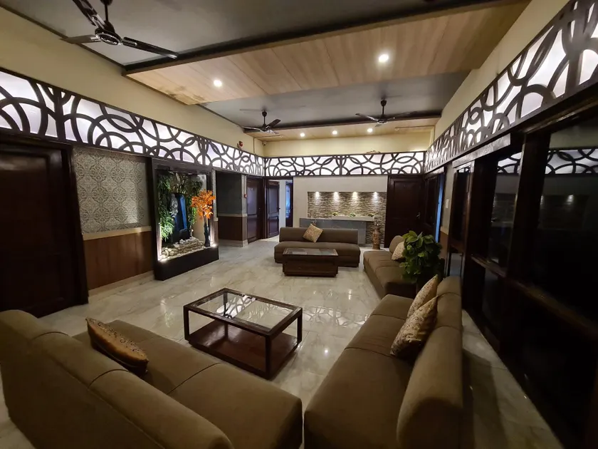 Hotel Executive - Image 1