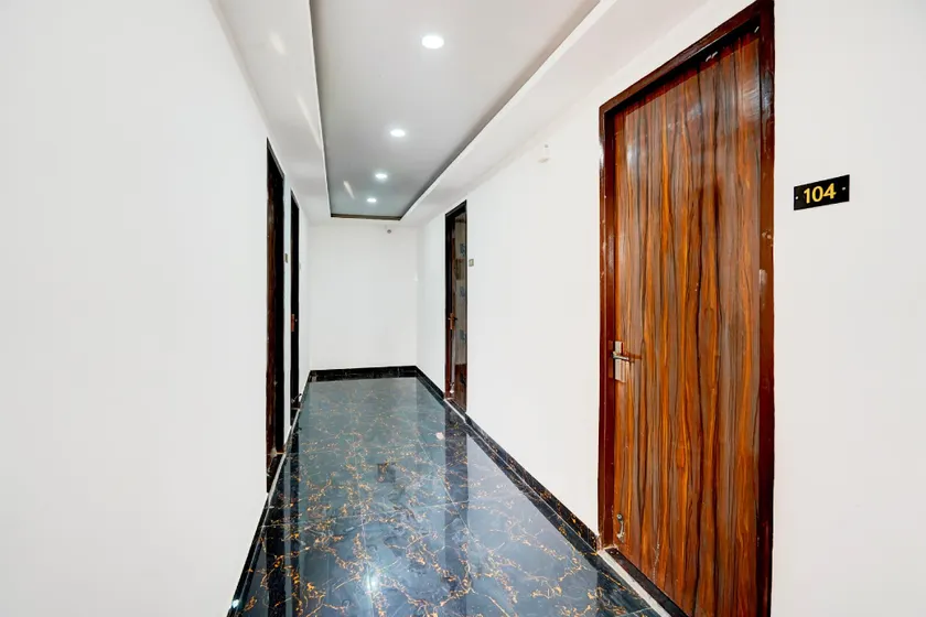 Hotel O Queen Palace - Image 1