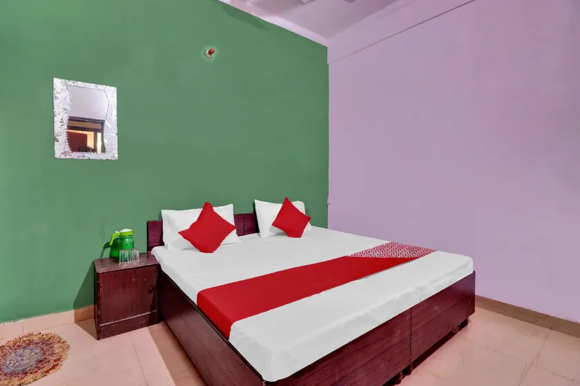 OYO 84369 Hotel RK Palace - Image 1