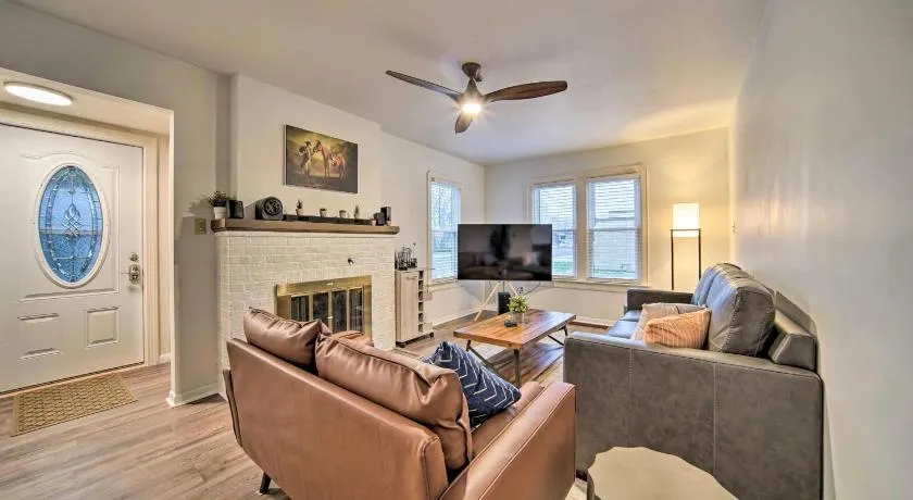 Modern Home • Family Friendly • Grill • Fireplace - Image 1