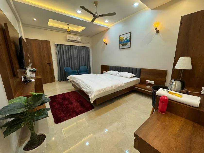 Hotel Atithi Inn Akluj - Image 1