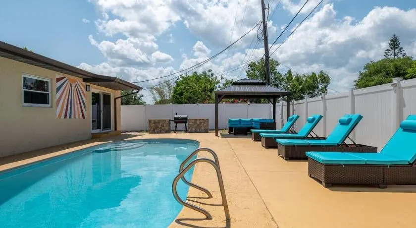 Cruise-Ready Oasis 15min to Beach & Port Canav & Huge Pool - Image 1