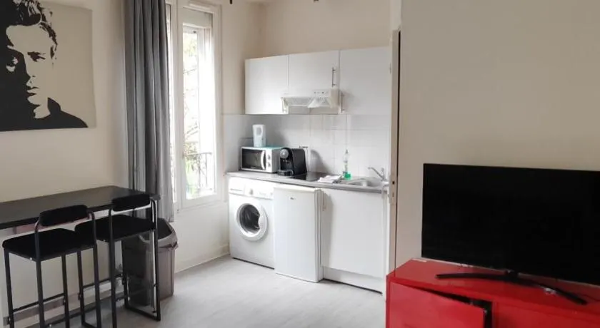 Charming Parisian studio! - Image 1