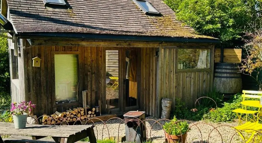 The Cabin at Shambala- now with sauna available to book! - Image 1
