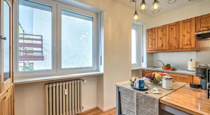 Starkeeper Apartment Ski Base with Balcony Views - Happy Rentals - Image 1