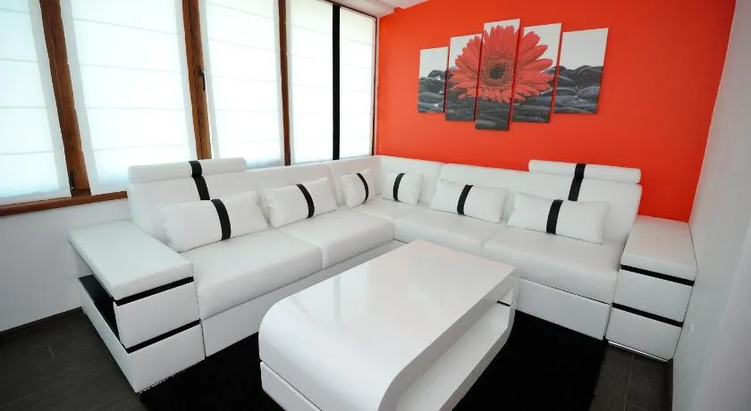 Poshta 1 Apartment 3 - Image 1