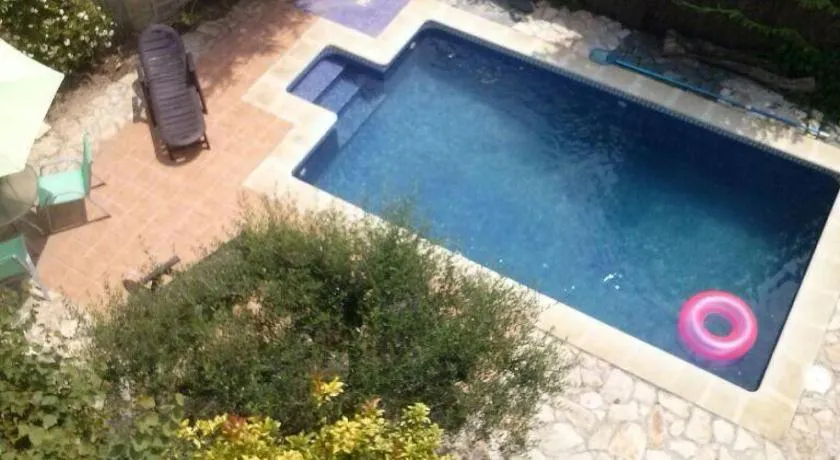 Ferienhaus mit Terrasse, privatem Pool und Garten - Image 1