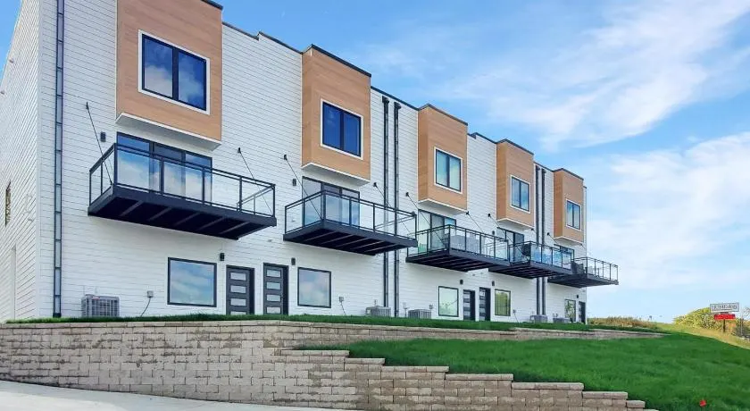 CentralPark Townhome B10 - Image 1