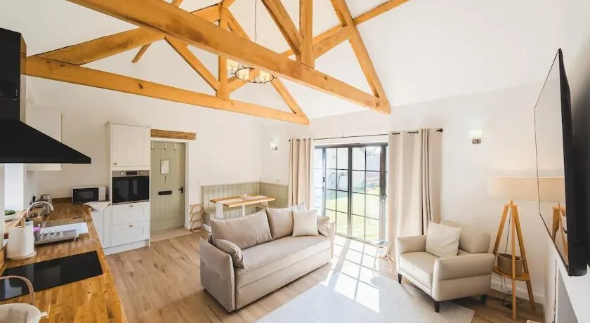 Cottage of Richmond Barn - Gateway to the Cotswolds - Image 1
