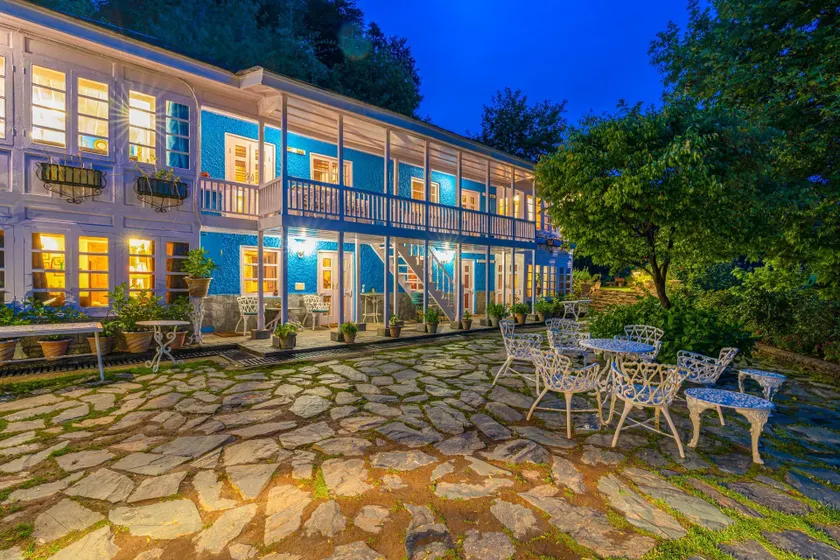 StayVista at Violet Hill with Bonfire, Gazebo & Hill View - Image 1