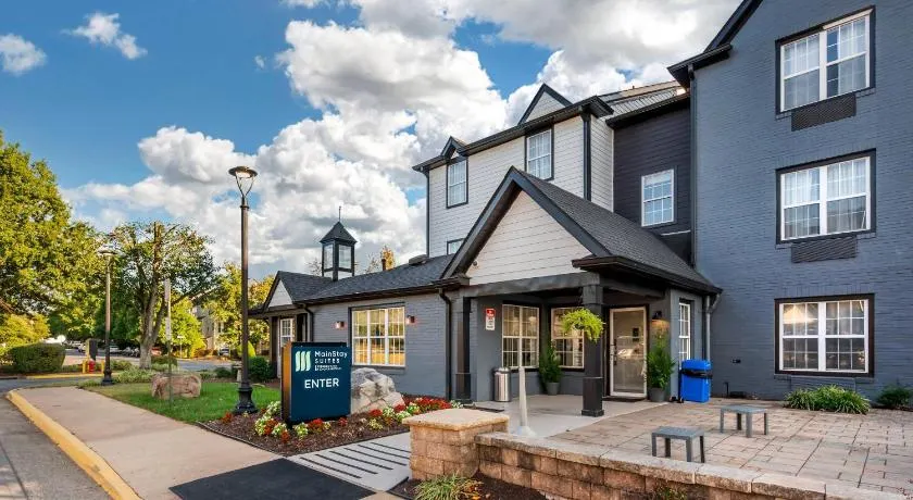 MainStay Suites Sterling near Dulles Town Center - Image 1
